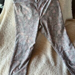 Joe Fresh Women's Patterned Leggings in Gray and Pink